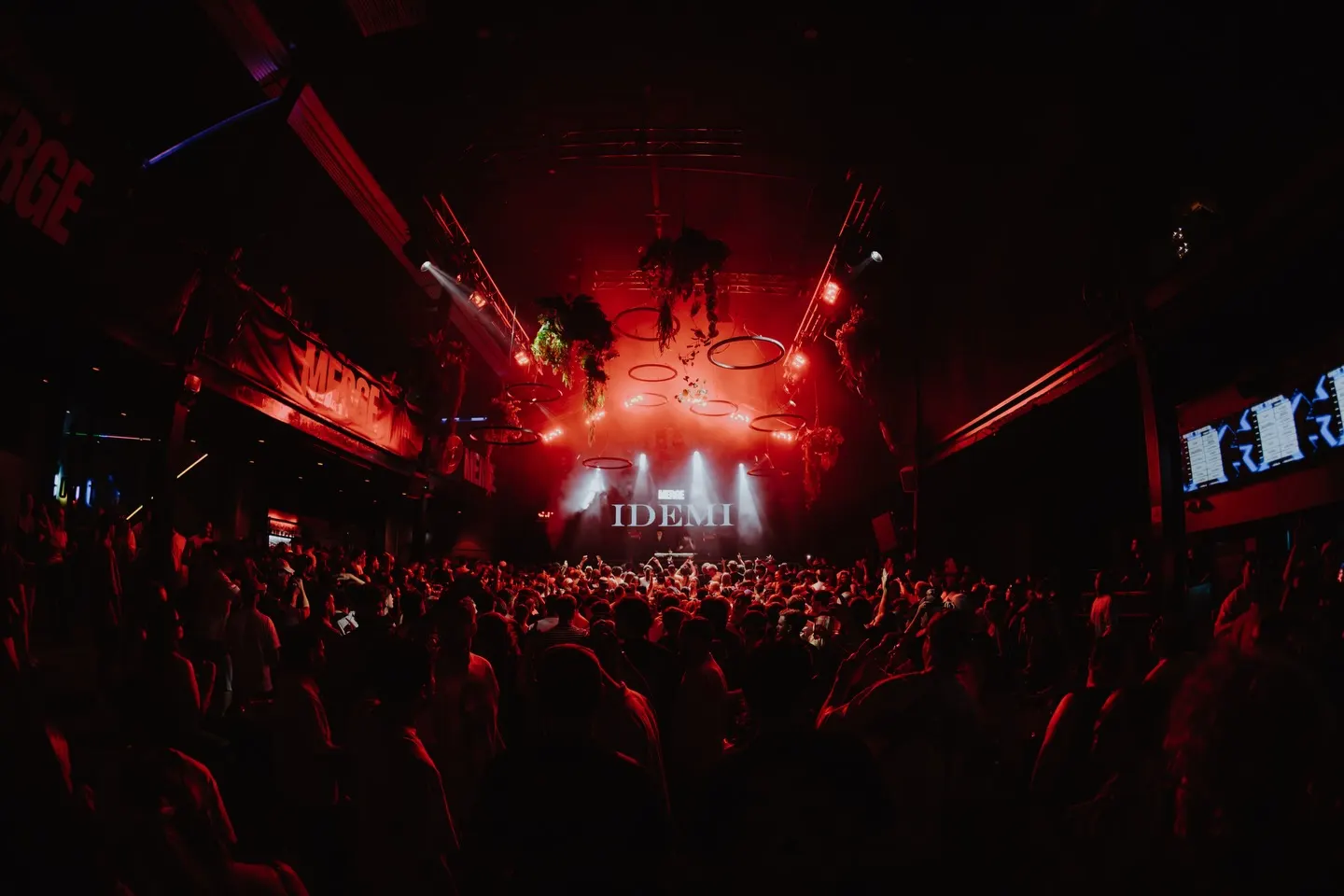 Merge crowd, photo 14